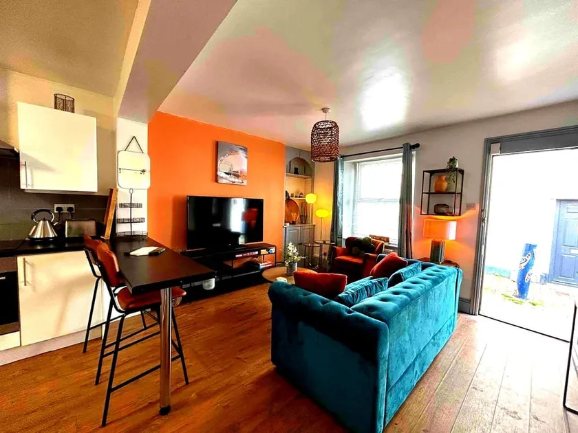 Charming 2BR Cottage in Devon | Fully Equipped & Cosy Retreat - Image 1