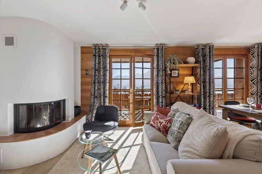 Chalet apartment with balcony and Alpine view - Image 1