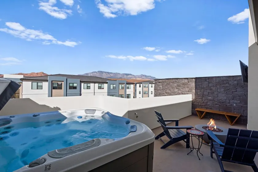 The Desert Haven-Rooftop Hot Tub & Game Room - Image 1