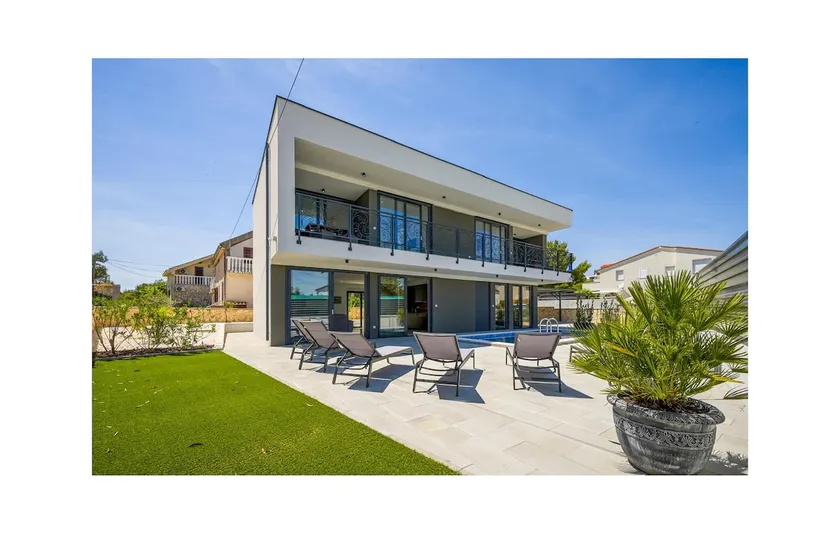 4 bedroom stunning home in Murter - Image 1
