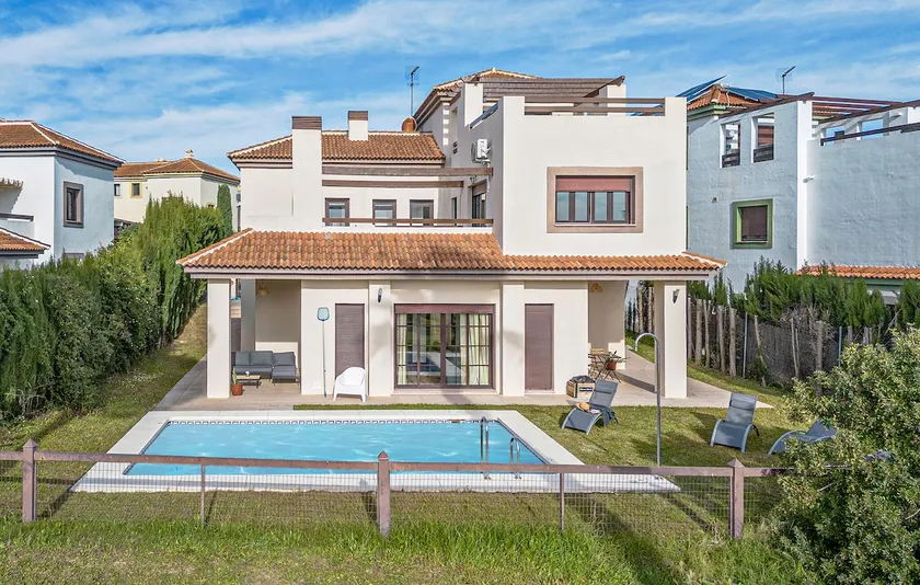 Luxurious home in Guillena - Image 1