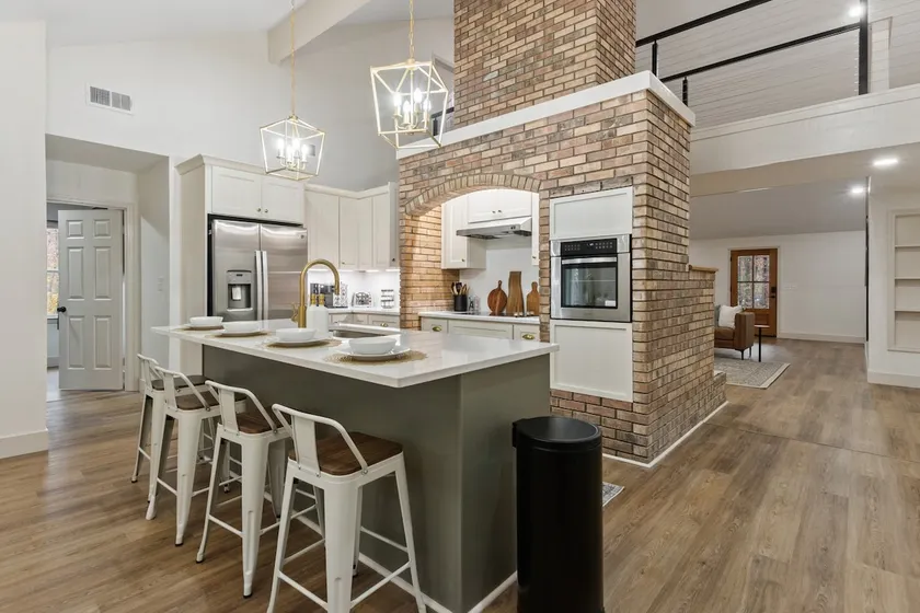 Private Family 4BR Cottage | Mins to DT UA - Image 1