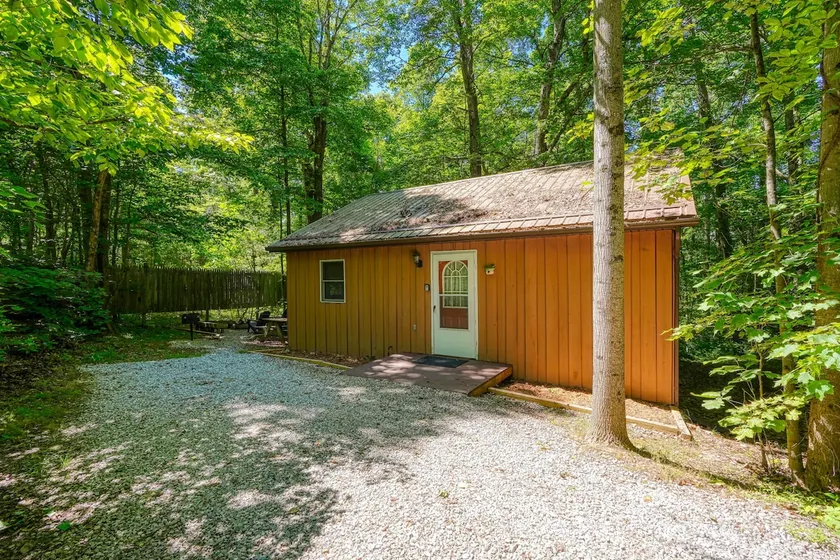The Nest at Hiding Place Cabins - Image 1
