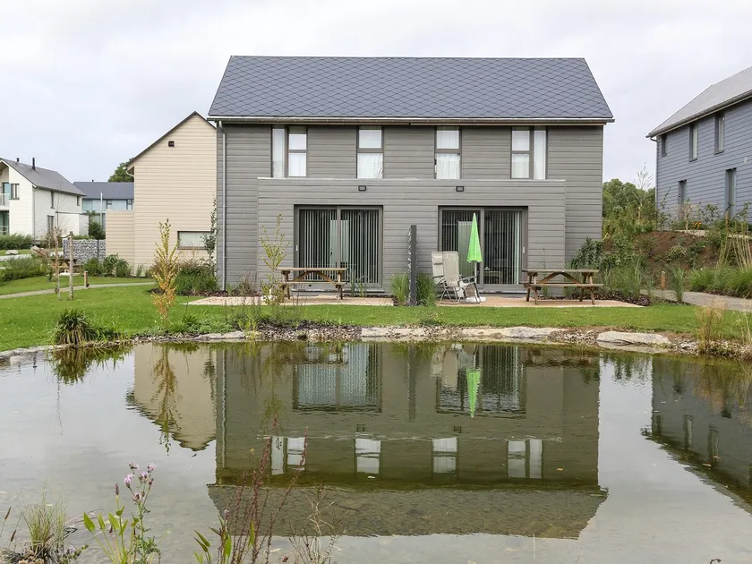 Blissful retreat on the lake - Image 1