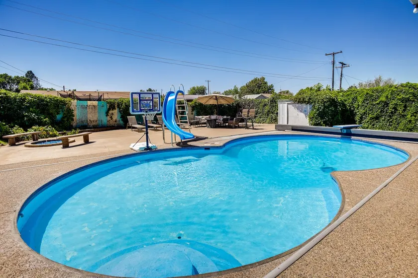 Pool & Hot Tub Access: Luxury Roy Oasis! - Image 1