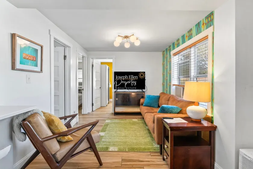 Mid-Century Modern Riverside - Team Joseph Ellen - Image 1