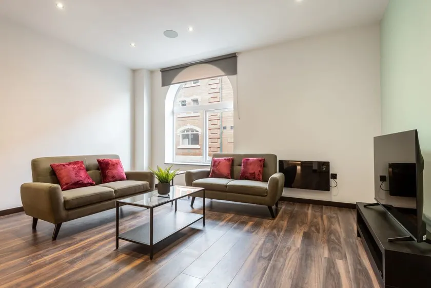 Fabulous 2 Bed Apartment in the Heart of Hull - Image 1
