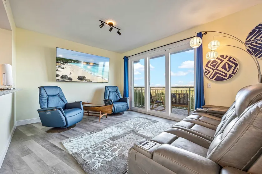 RIVER FLY IN: Updated, Luxurious Waterfront 2BR - Image 1
