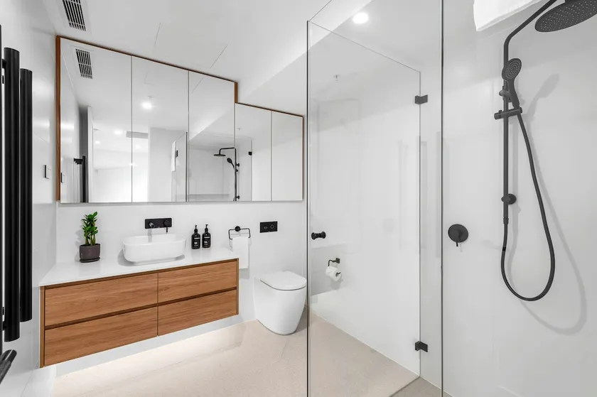 Luxe One Bedroom Apartment - Image 1