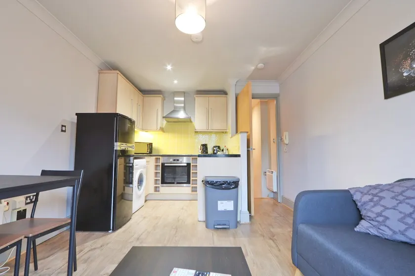 City Centre 1 Bed Apartment - Image 1