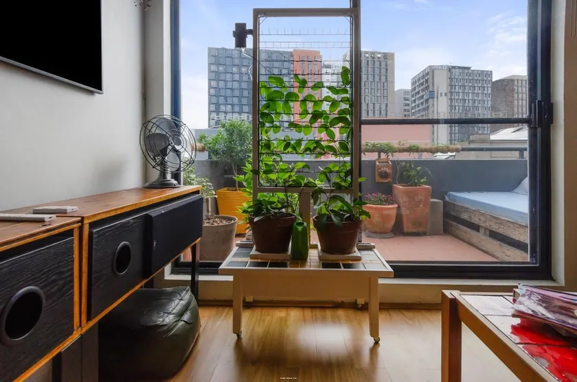 Stylish Stay in Redfern Central & Convenient - Image 1
