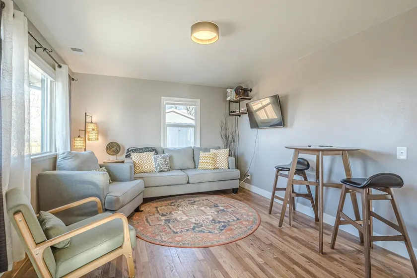 Broadway Bungalow: Pet-Friendly GJ Gem - Image 1
