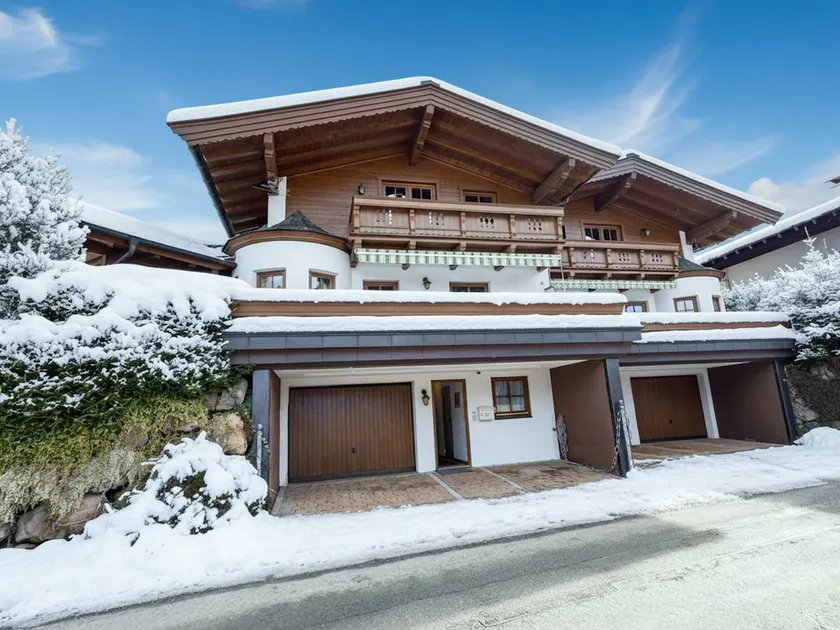 Tyrolean chalet 500 m from the ski lift - Image 1