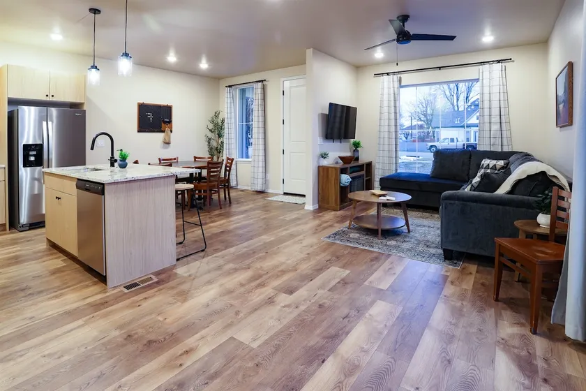 Modern Family Townhome Near Downtown Caldwell | Sl - Image 1