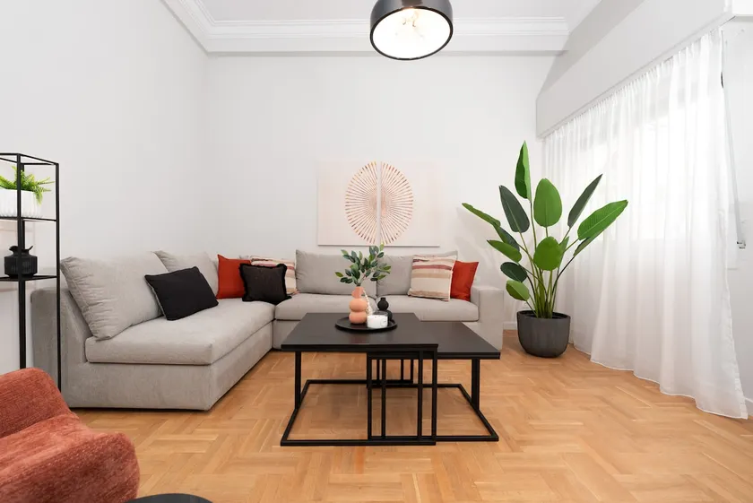 Spacious & Stylish Athens Apartment - Walk to Metro - Image 1