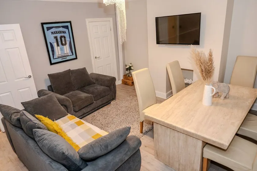 Entire home in Audenshaw Manchester - Tomelle - Image 1