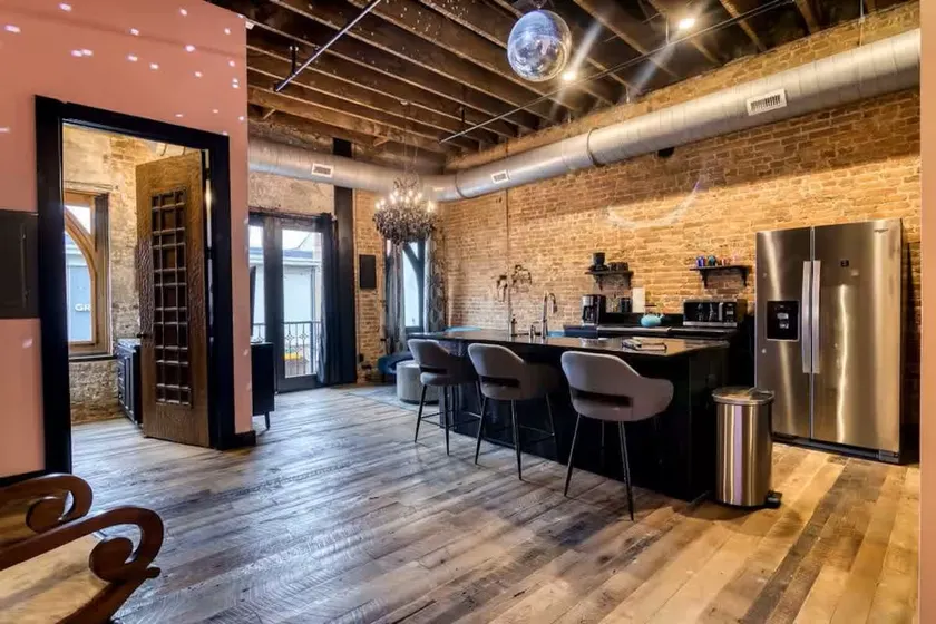 Welcome to Black Palace-A! A beautiful downtown lo - Image 1