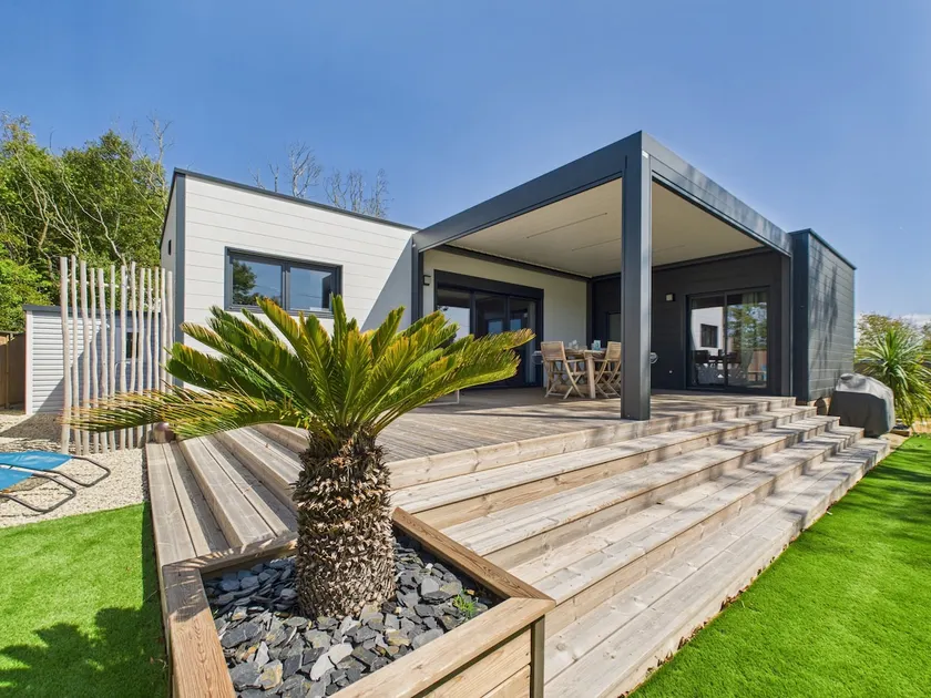 Chalet for 6 – Year-round heated pool - Image 1