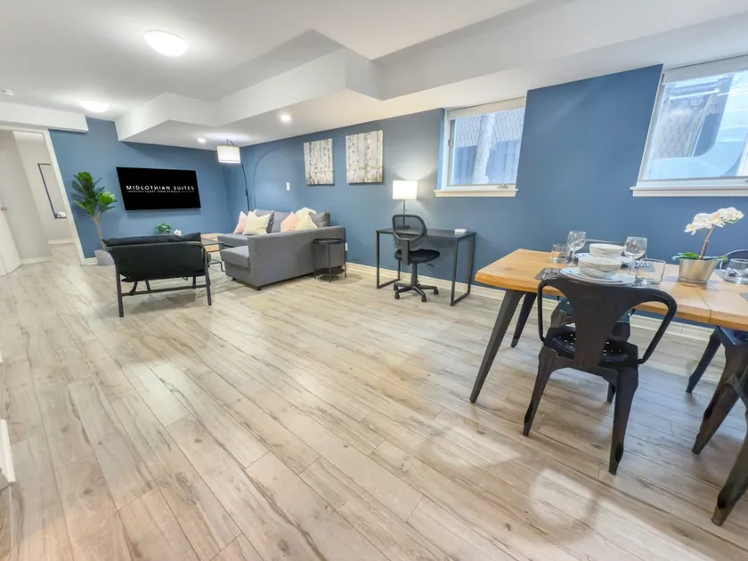 Downtown, 2 Bedroom, Parking | TJS3 - Image 1