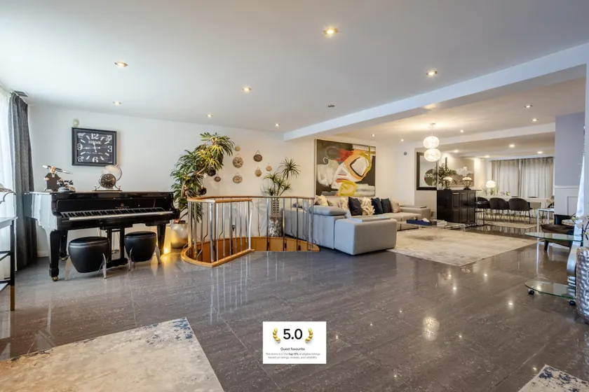 Majestic Villa in Downtown Griffintown - Image 1