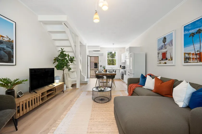 Hacienda at Henley—Chic Seaside Haven near Airport - Image 1