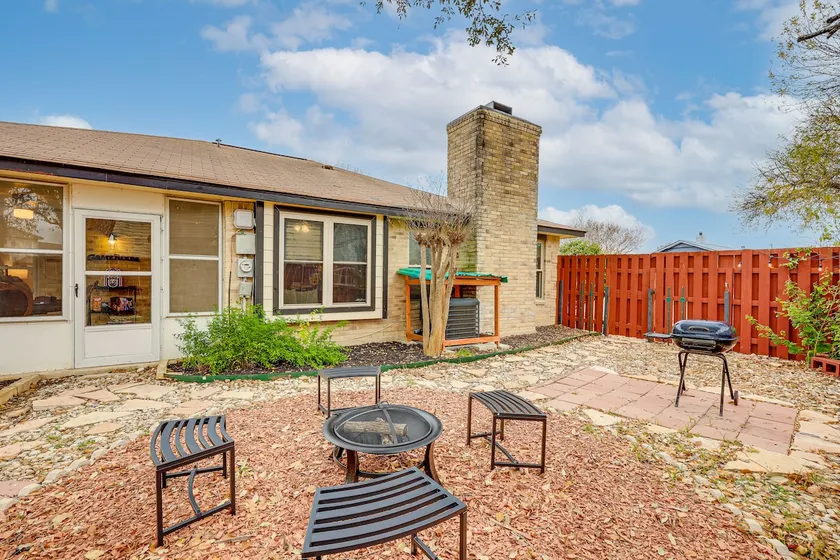 3 Mi to Randolph Afb: Family Home w/ Poker Table! - Image 1