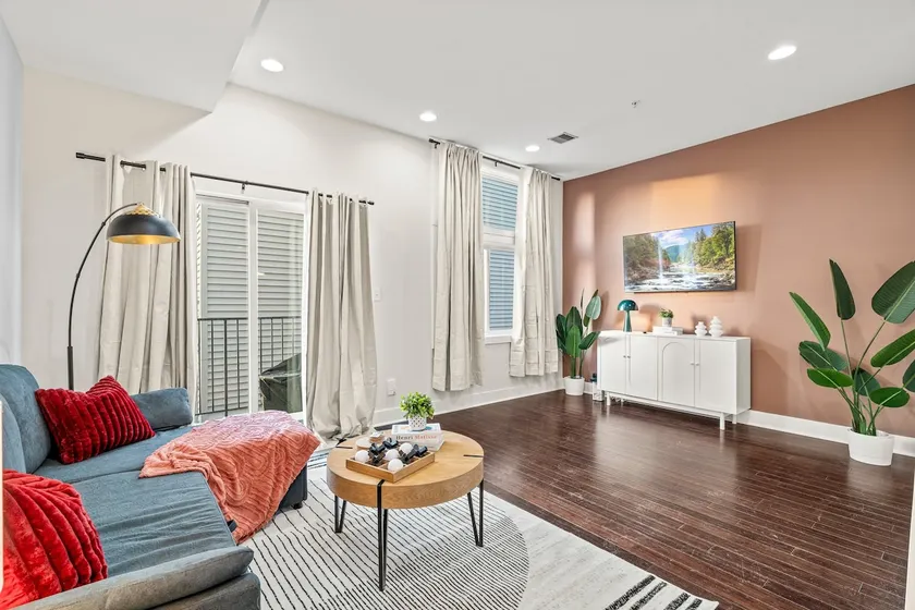 Cozy 3BR w/ Roofdeck | MET | Direct Subway to FIFA - Image 1