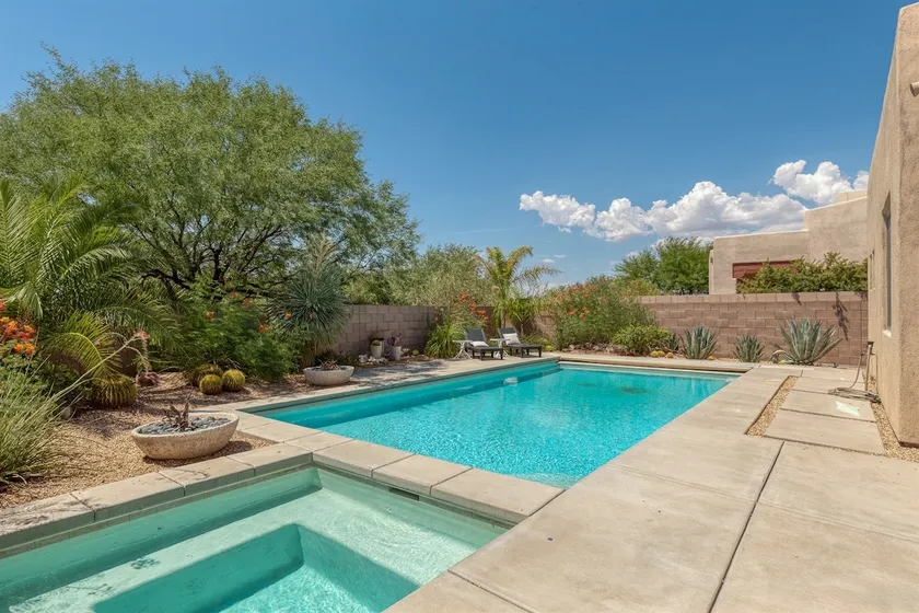 Painted Feather - Modern Beauty with Pool and Spa - Image 1