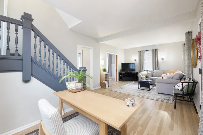 Walk to Highland Square, Sleeps 8 - Image 1