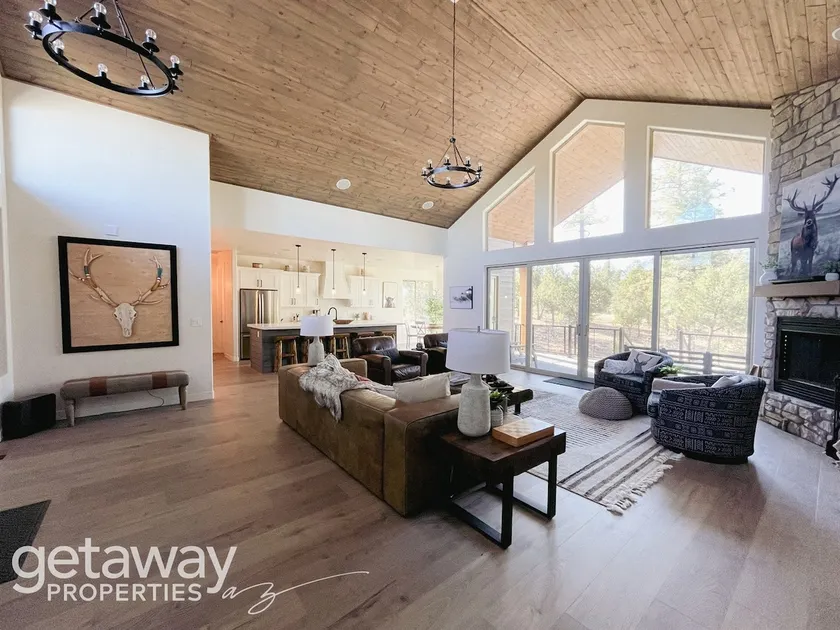 Cozy & Modern | 3BR + Loft | Torreon Stay - Image 1