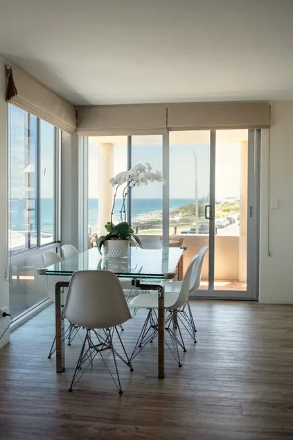 Beach View Apartment in Cottesloe - Image 1