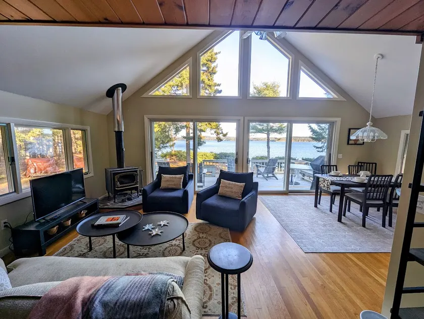 Oceanfront Maine Cottage: Fire Pit & Beach - Image 1