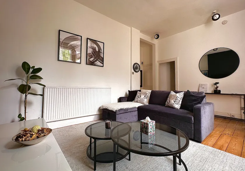 Fulham Tranquil 2BD King Bed Home with Parking & Gdn - Image 1