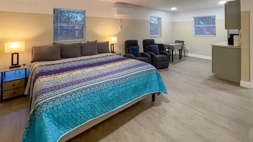 Modern Studio Near Beaches - Cozy & Fully Equipped - Image 1