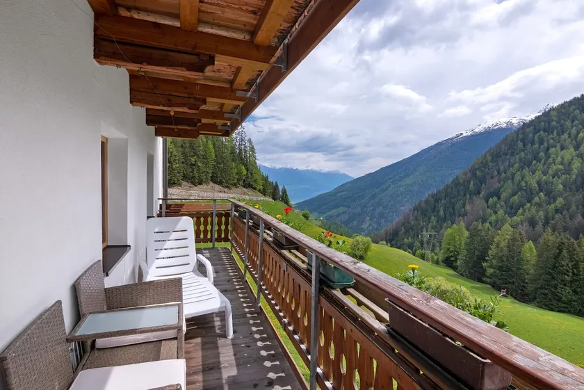 'Fragges Spuldra' Apartment with Mountain View, Balcony and Wi-Fi - Image 1