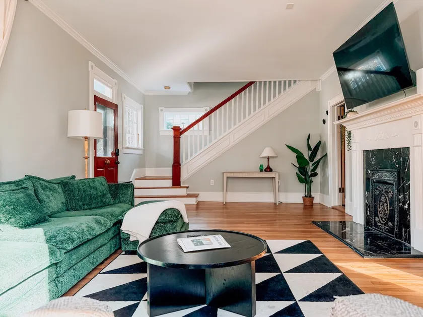 Mins to Downtown - Spacious Home - Image 1