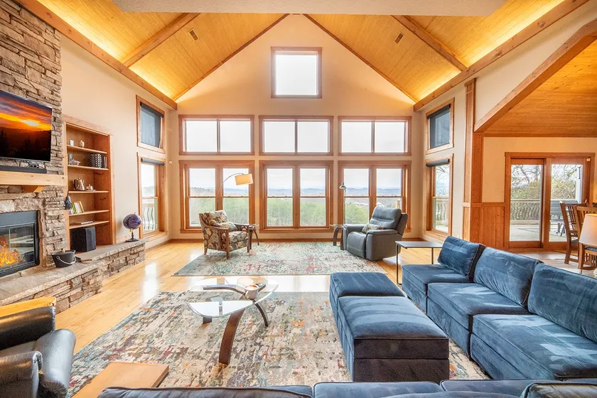 *Charming 4BD+LOFT Lodge! Theater + GAMES!* - Image 1