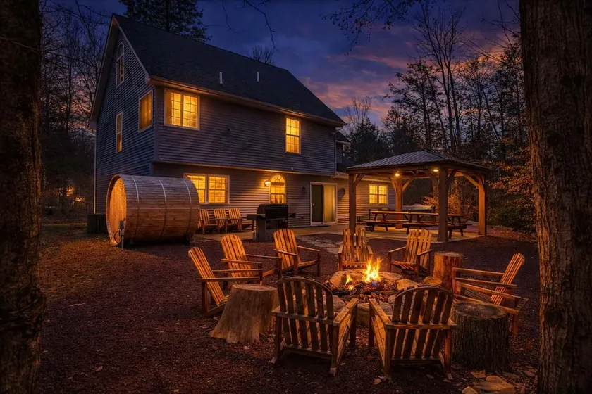 Pocono Gem | Hot Tub | Sauna | 7 mins to Skiing - Image 1