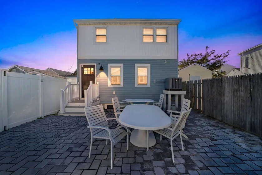 Charming 2-Br Home, 4 Blocks to the Boardwalk - Image 1
