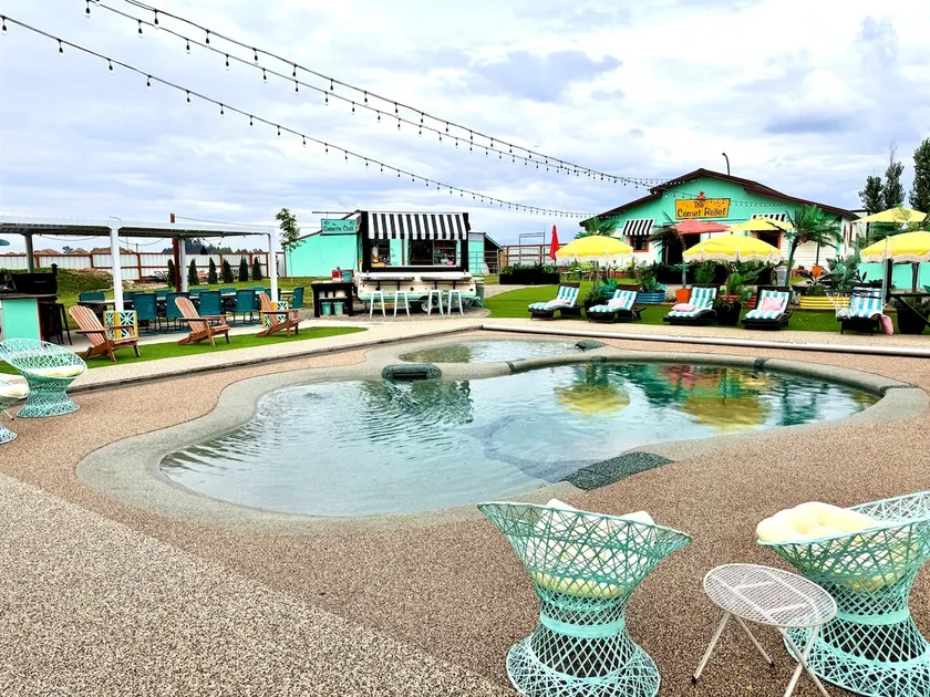 MCM Sleeps 25, lounge Pool, pickleball, and UFO - Image 1