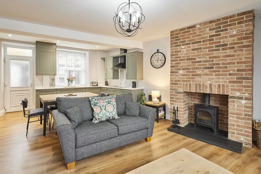 Host & Stay - Cedar Cottage - Image 1