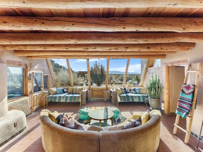 Earthship in Taos - A Sustainable Desert Sanctuary - Image 1