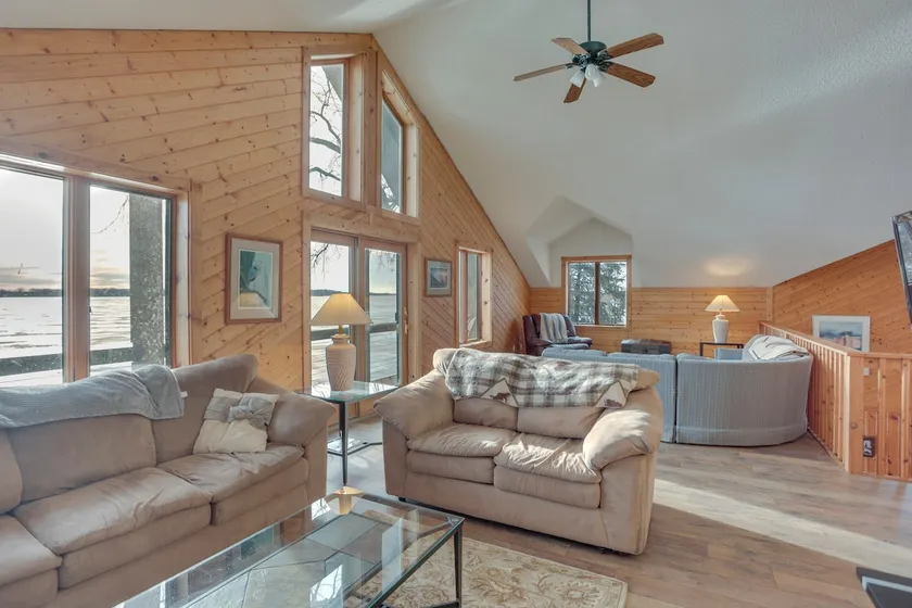 Lakefront Gem with Dock in New London - Image 1