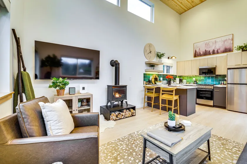 2 Mi to Warm Beach: Family Gem w/ Views - Image 1