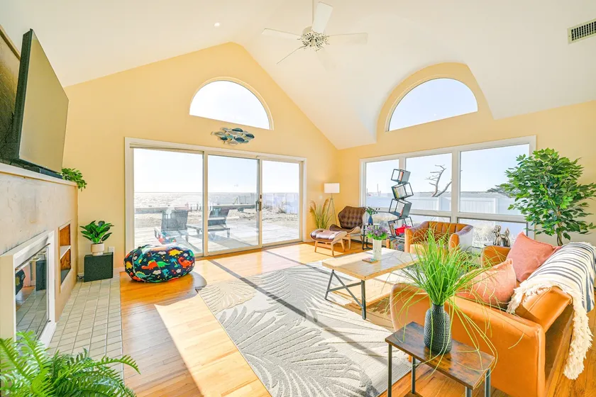 Bayfront Home in Patchogue w/ Deck & Fishing Dock - Image 1