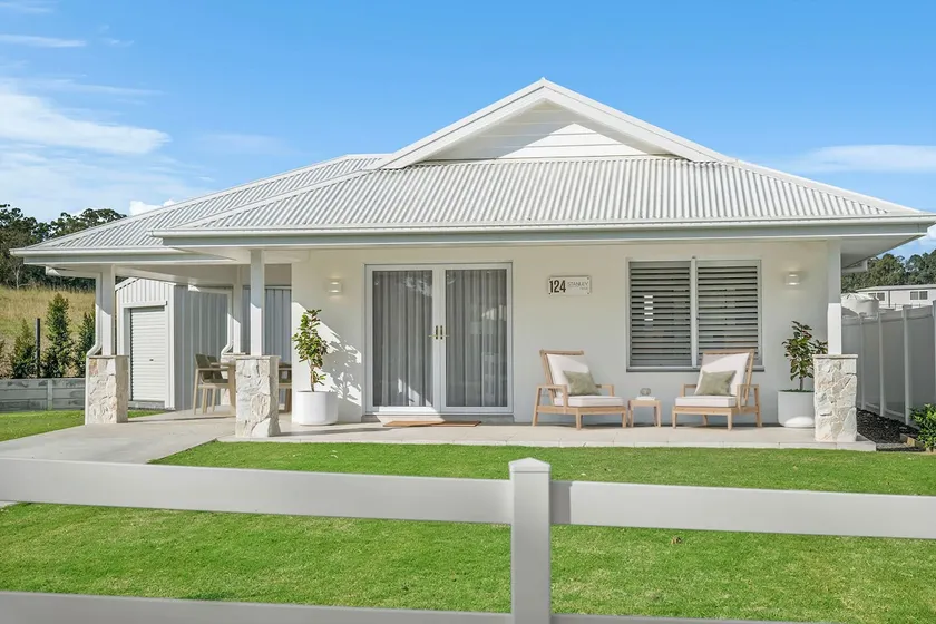 Modern Country Guesthouse — Frazers Creek - Image 1