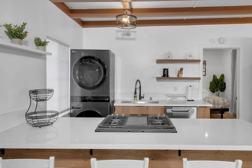 Modern Apartment Near Disneyland - Free Parking - Image 1