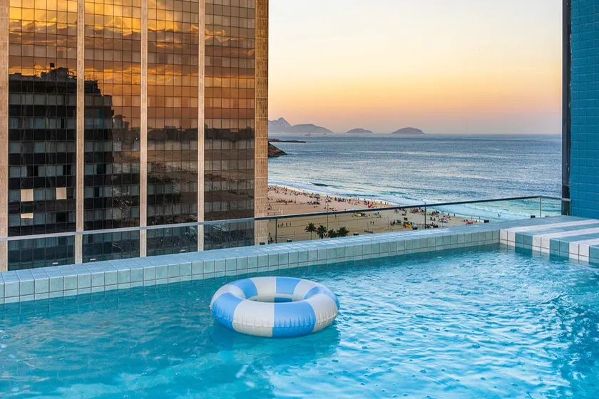 Refuge a Few Steps from Copacabana Beach | Q - Image 1