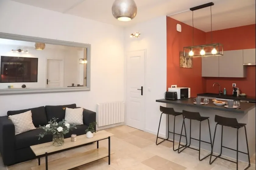 Charming Apartment Facing Senlis Cathedral · 2–3 G - Image 1
