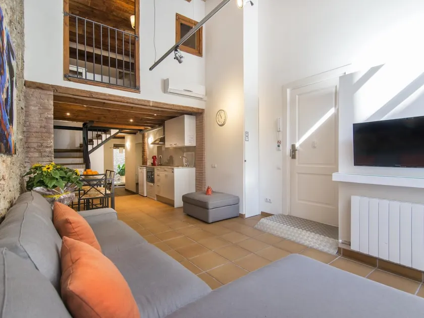 M02 DUP 3-bedroom, 2-bath duplex - Image 1